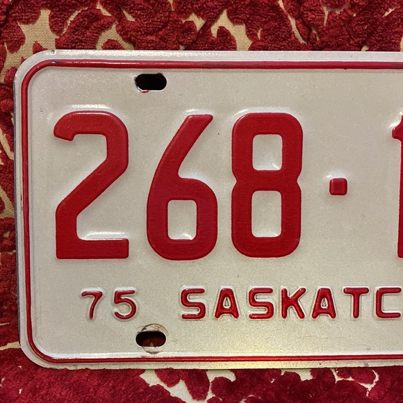Rustic Retro 1975 Saskatchewan License Plate - Picture 3 of 8